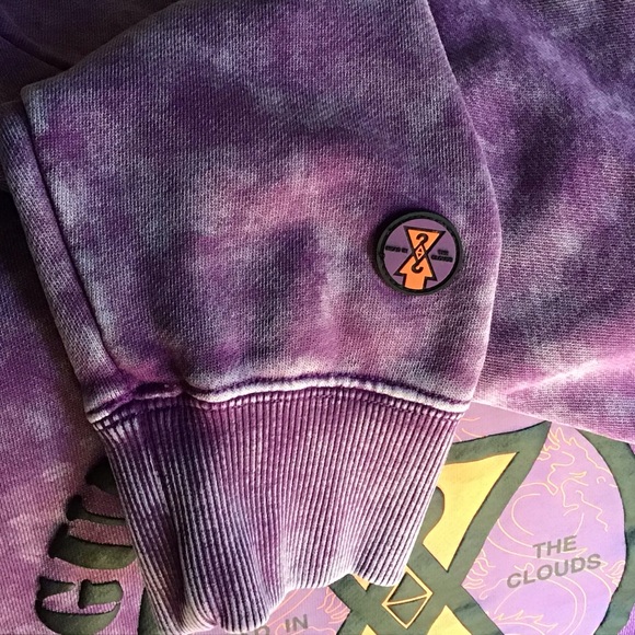 GUESS RISING Purple Medium “Head in the Clouds” Long Sleeve Pullover Hoodie - Picture 6 of 6